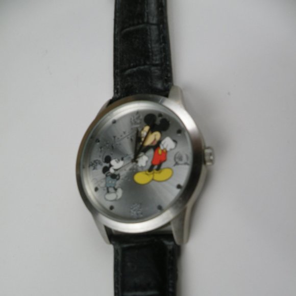 Vintage Mickey Mouse Watch - Picture 4 of 7